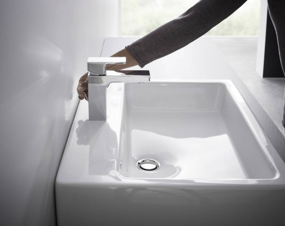 Смеситель для раковины Hansgrohe Vernis Shape 100, со сливным гарнитуром, хром 71561000 Смеситель для раковины Hansgrohe Vernis Shape 100, со сливным гарнитуром, хром 71561000