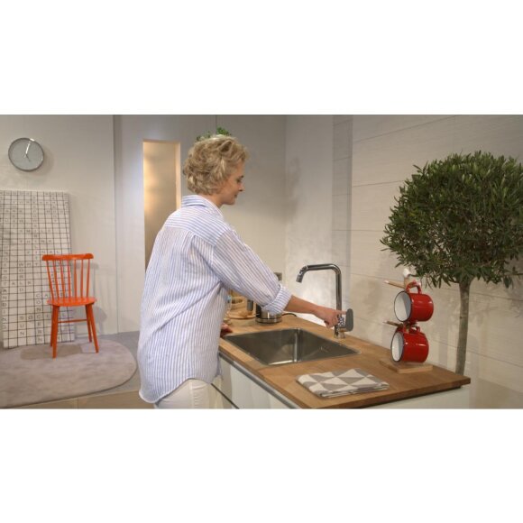 Смеситель hansgrohe Focus для кухонной мойки с поворотным изливом на 3 положения, сталь 31820800 Смеситель hansgrohe Focus для кухонной мойки с поворотным изливом на 3 положения, сталь 31820800